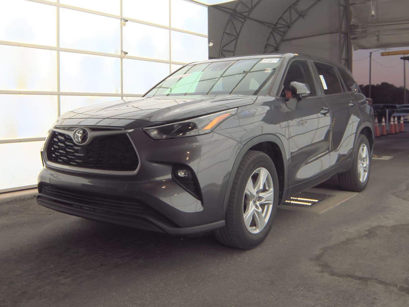 2023 Highlander LE — Toyota Highlander reference photo