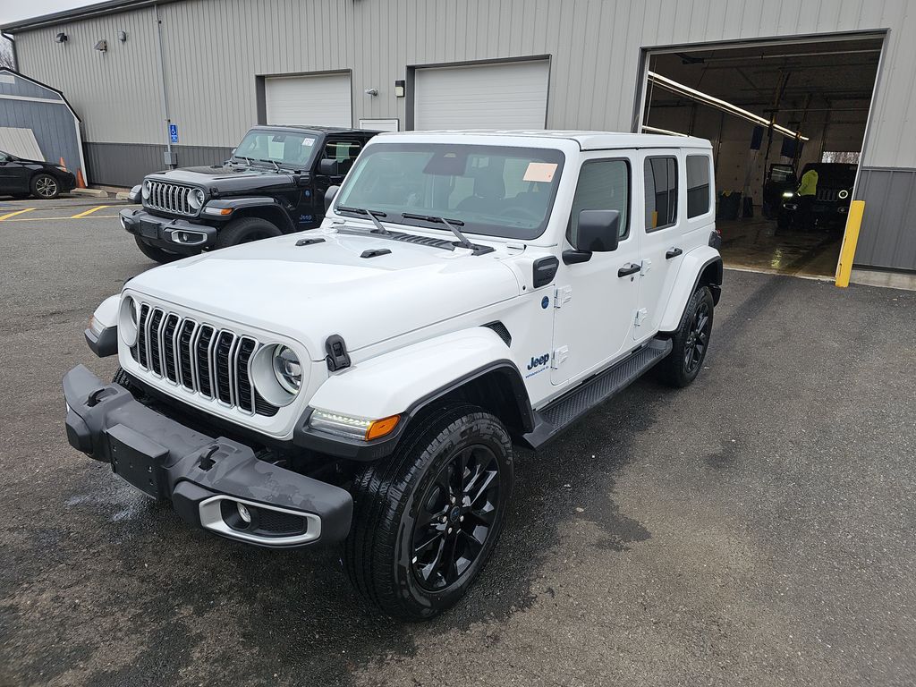 2025 Jeep Wrangler Sahara photo