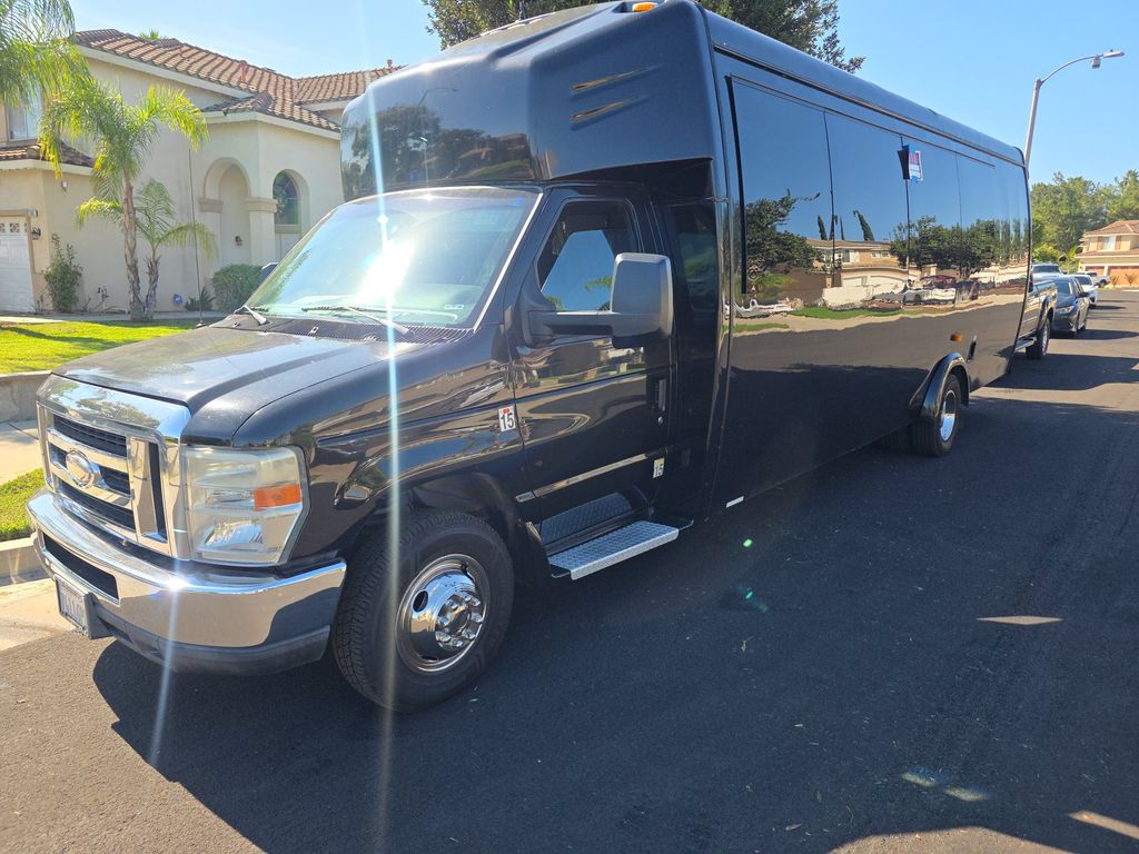 2015 Ford E-450 COM CUT photo