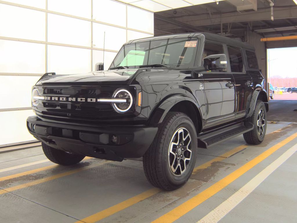 2025 Ford Bronco Outer Bank photo