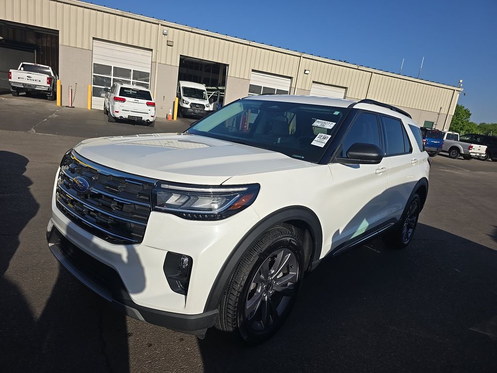 2025 Ford Explorer Active photo