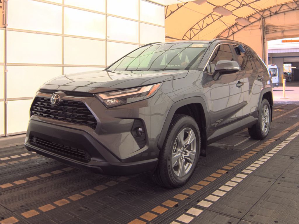 2025 Toyota RAV4 XLE photo