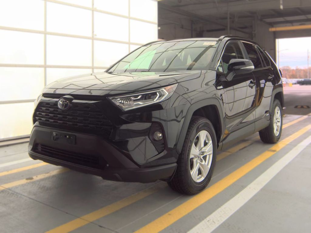 2021 Toyota RAV4 Hybrid XLE photo