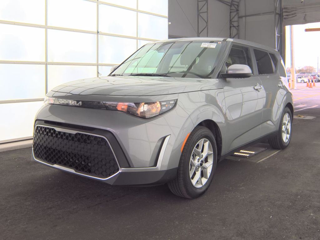 2025 Kia Soul LX photo