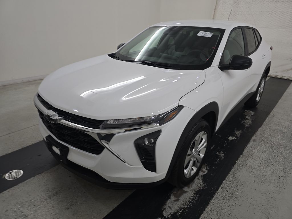 2025 Chevrolet Trax LS photo