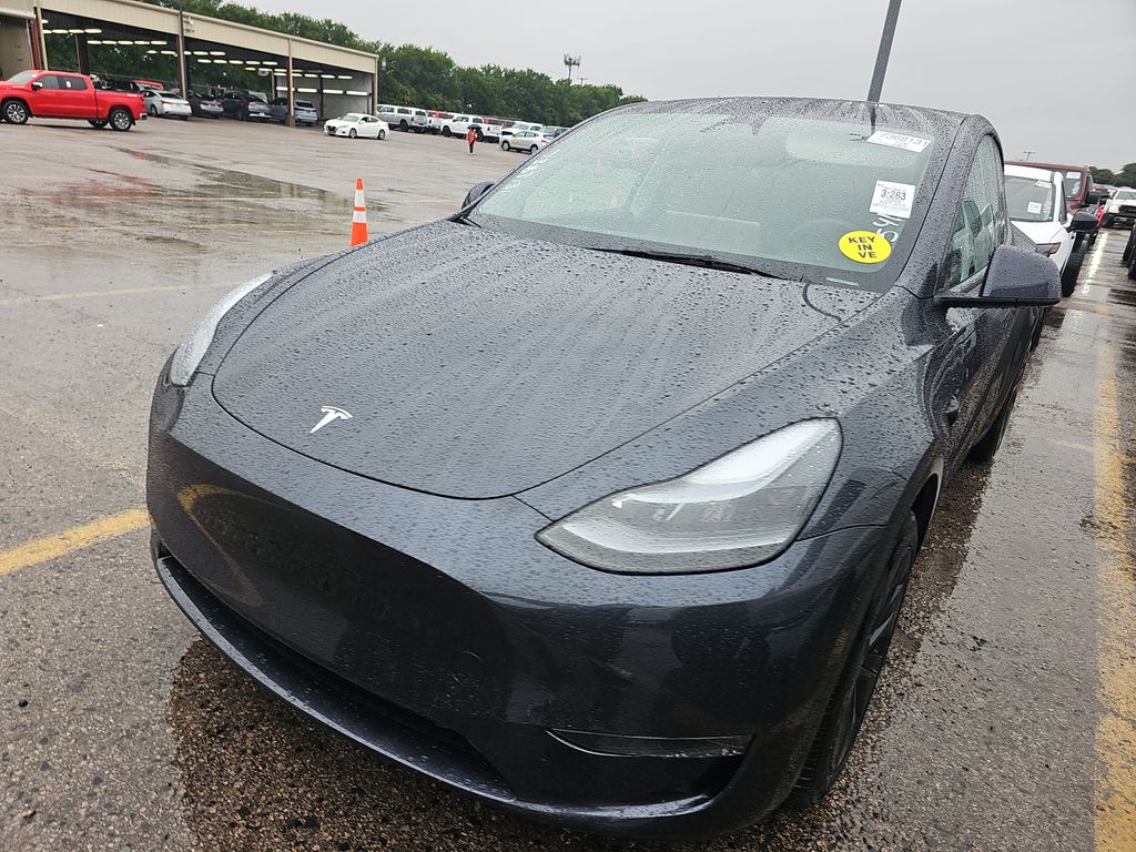 2025 Tesla Model Y Long Range photo