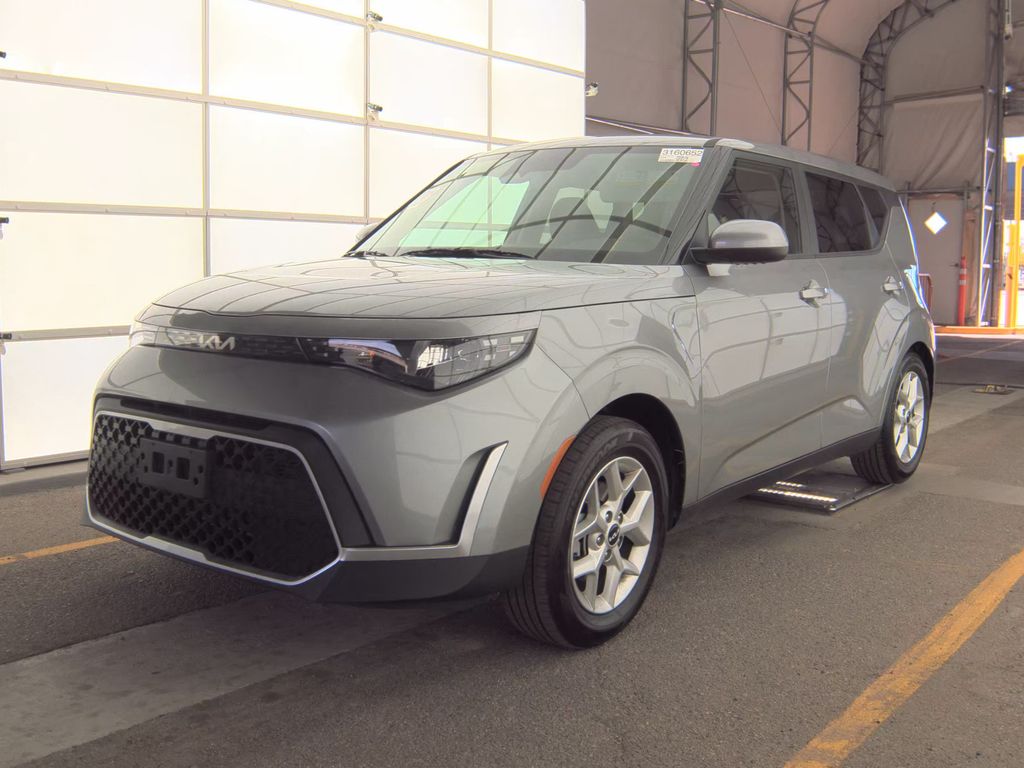 2025 Kia Soul LX photo