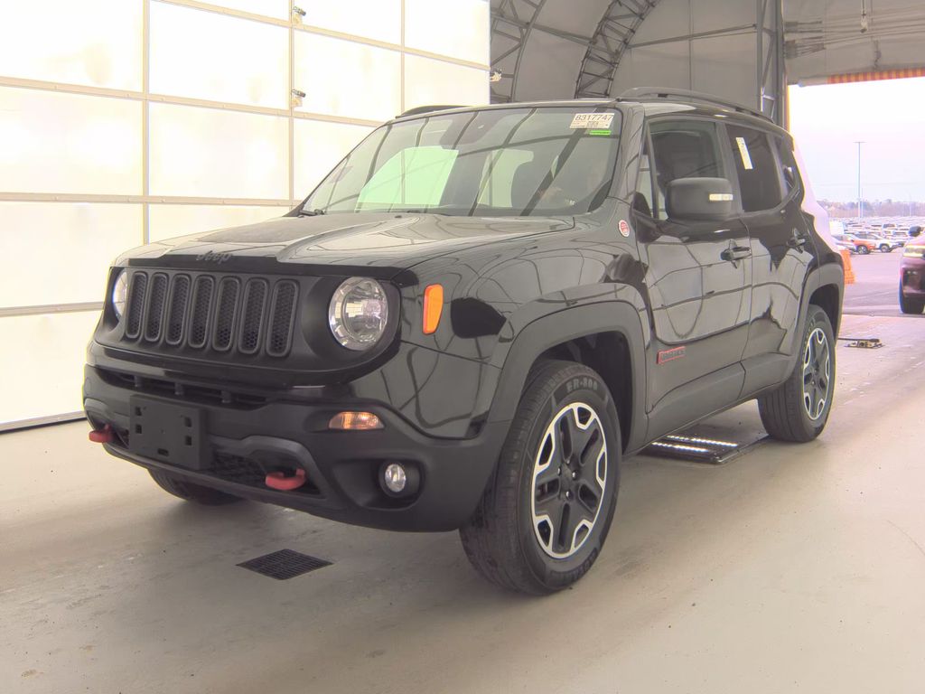 2016 Jeep Renegade Trailhawk photo