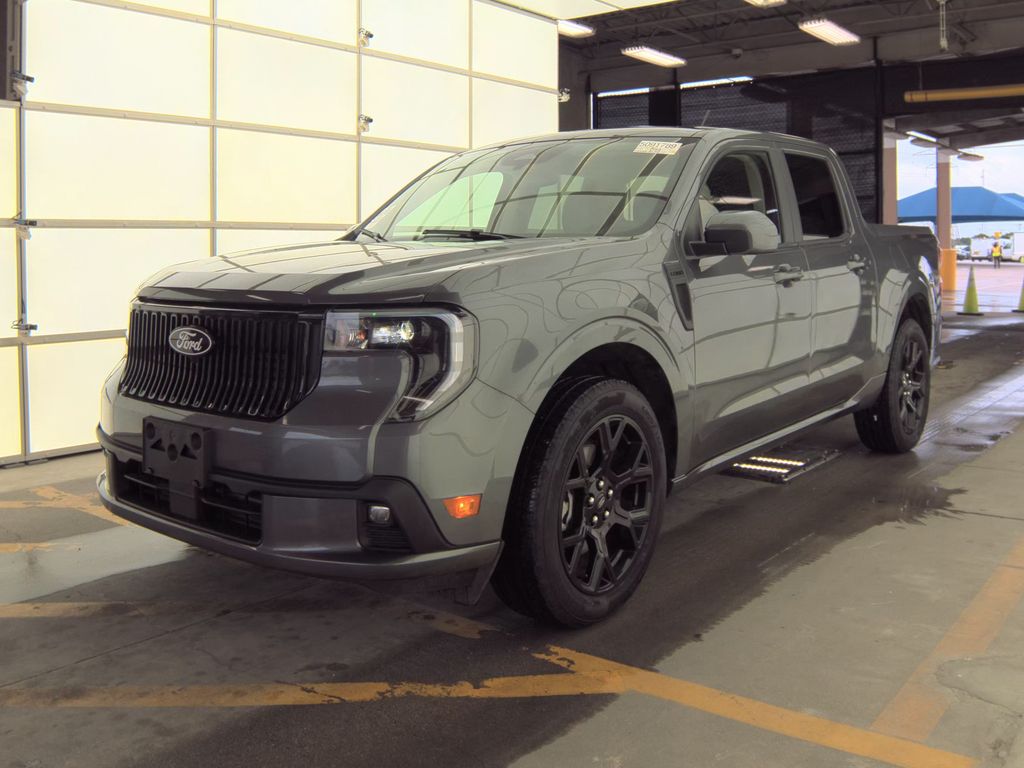 2025 Ford Maverick Lobo Stand photo