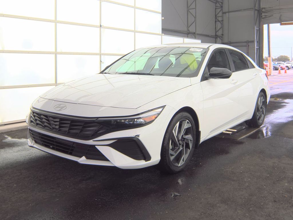 2025 Hyundai Elantra SEL Sport photo