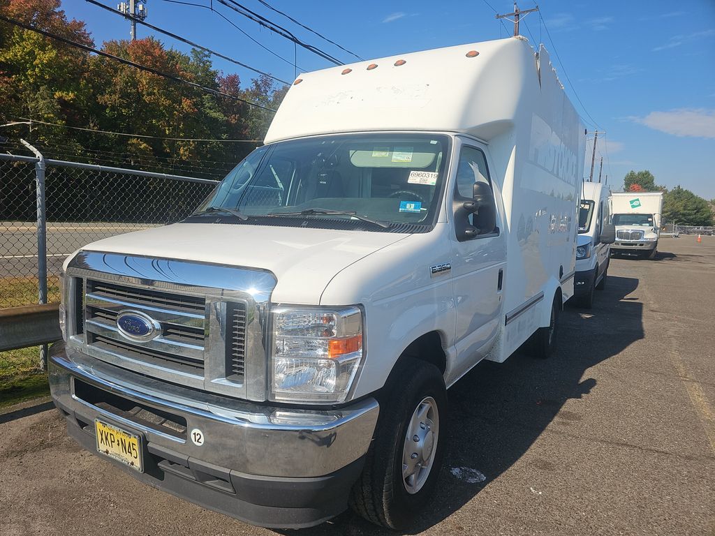 2021 Ford E-350 Cutaway photo