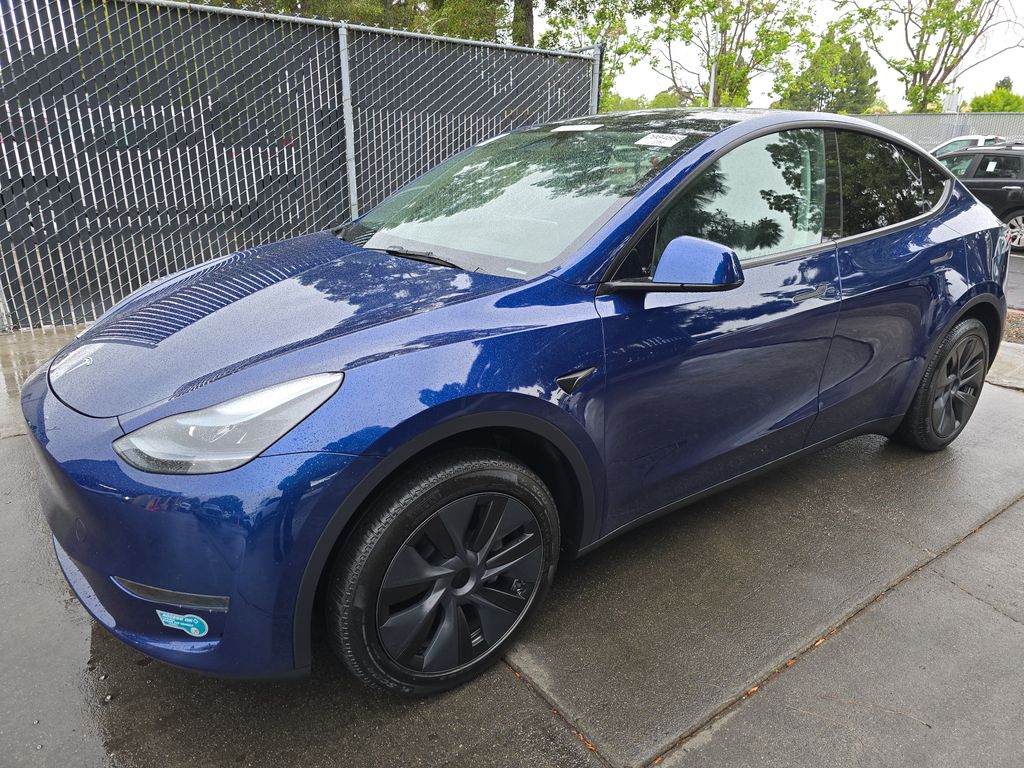 2025 Tesla Model Y Long Range photo