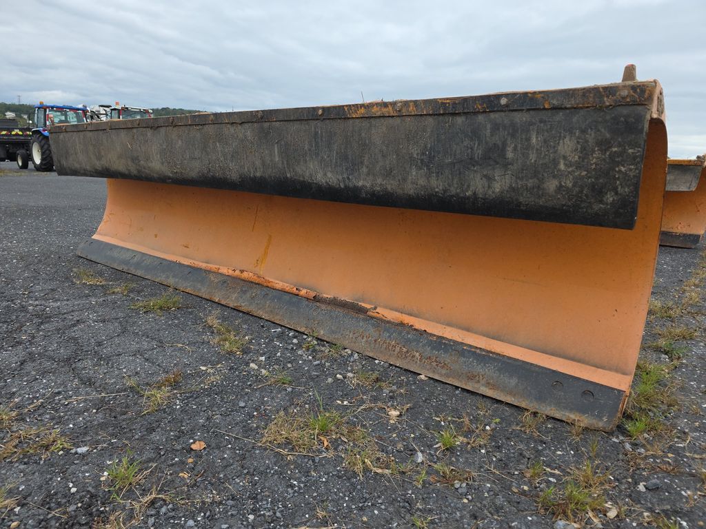 2004 Valk RV11175 Snowplow photo