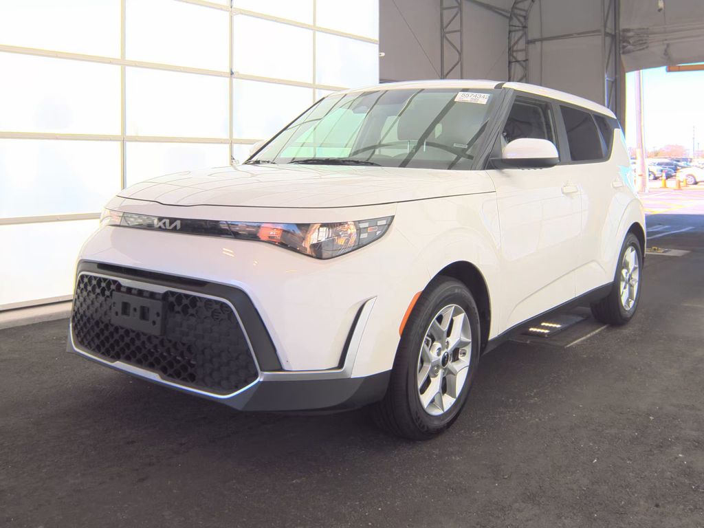 2025 Kia Soul LX photo
