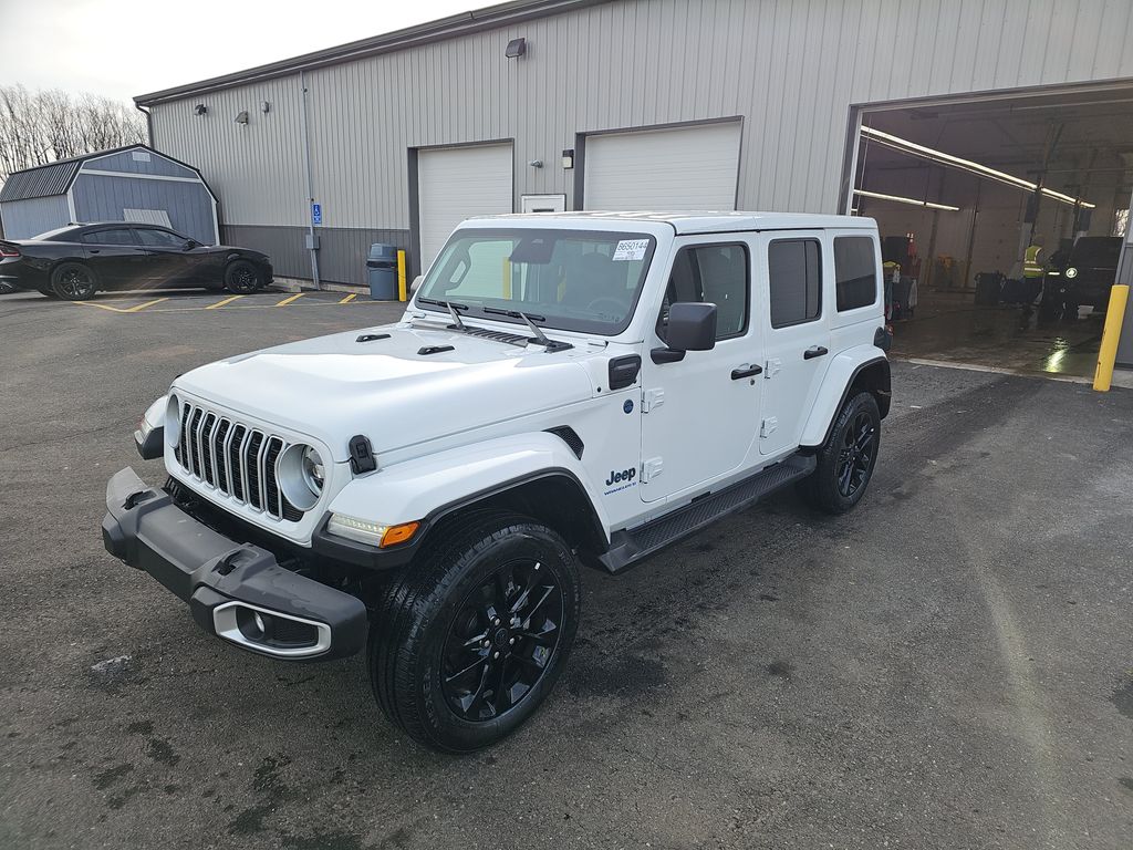 2025 Jeep Wrangler Sahara photo
