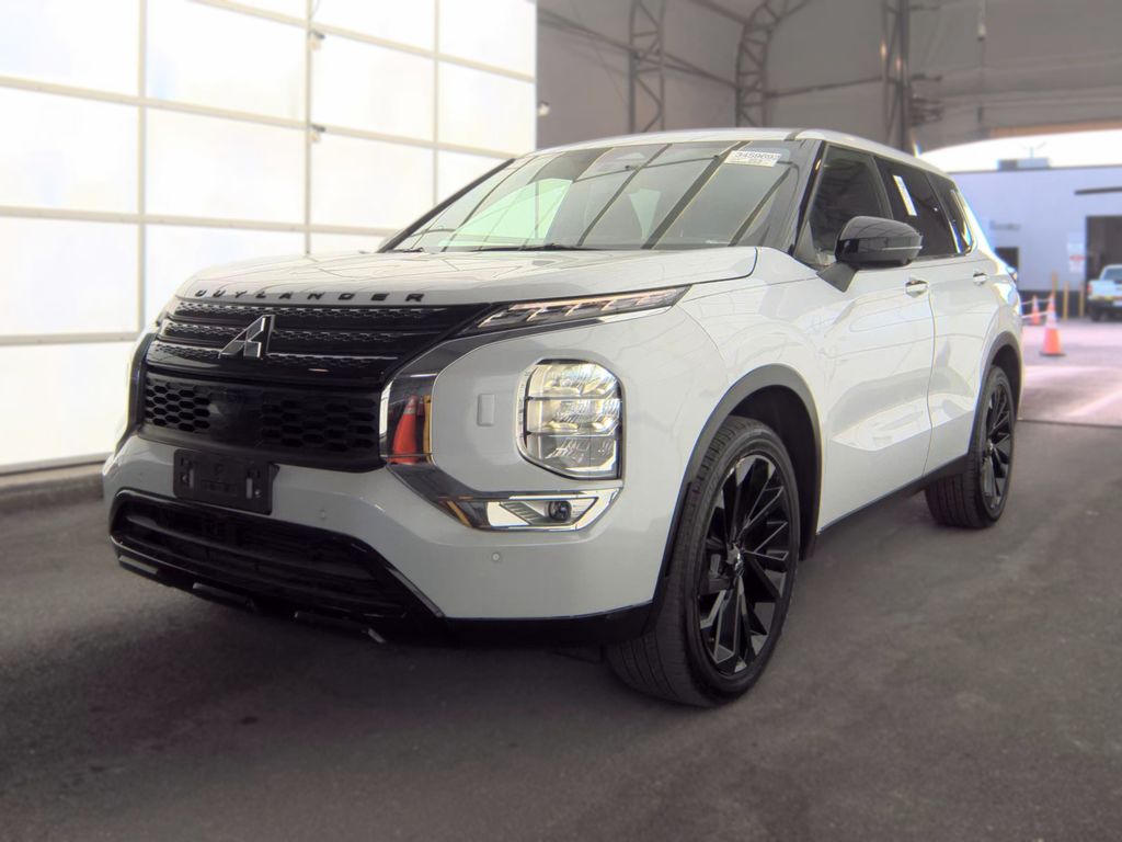 2023 Mitsubishi Outlander ES photo
