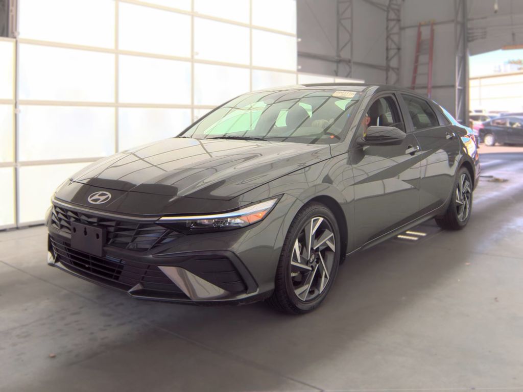 2025 Hyundai Elantra SEL Sport photo