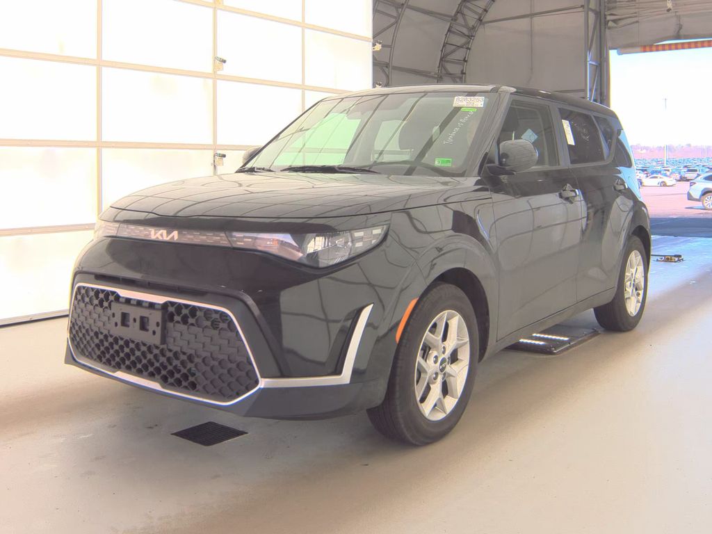 2025 Kia Soul LX photo