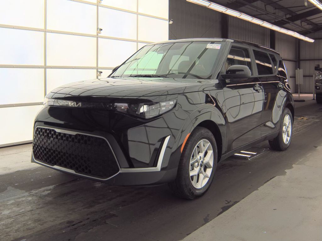 2025 Kia Soul LX photo
