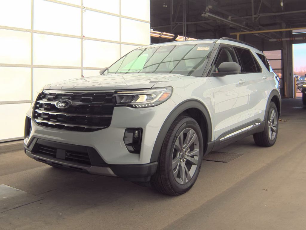 2025 Ford Explorer Active photo