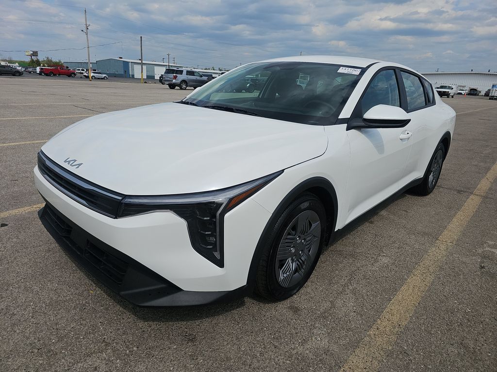 2025 Kia K4 LX photo