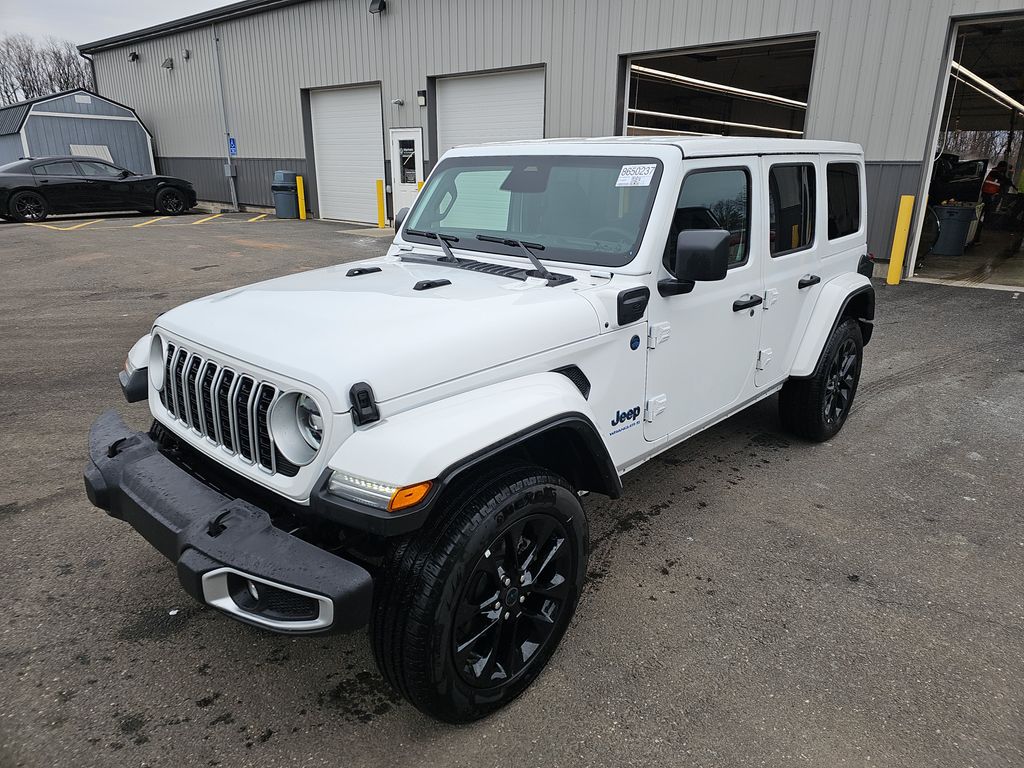 2025 Jeep Wrangler Sahara photo
