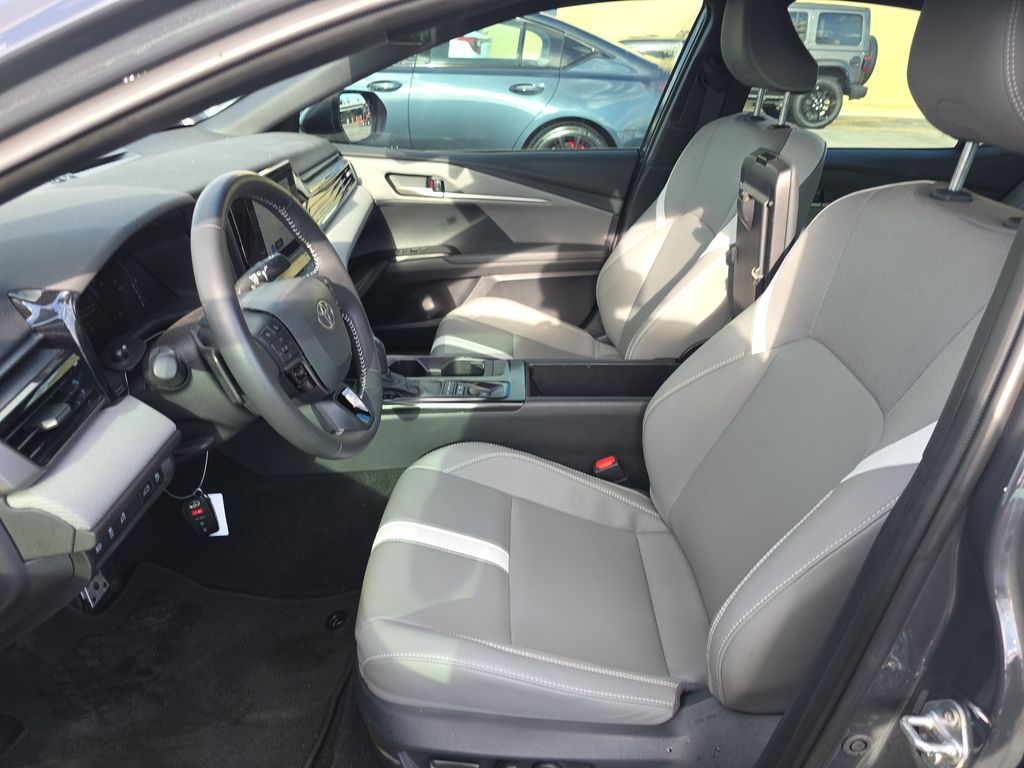2025 Toyota Camry SE photo