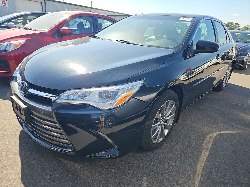 2016 Toyota Camry XLE photo