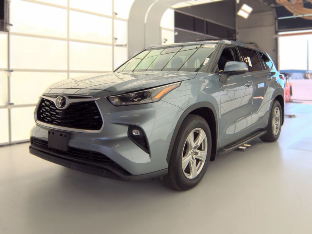 2021 Toyota Highlander LE photo