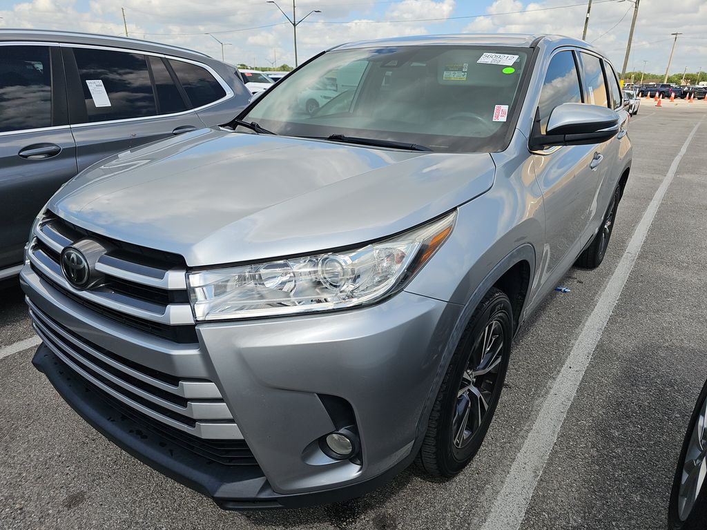 2019 Toyota Highlander LE Plus photo