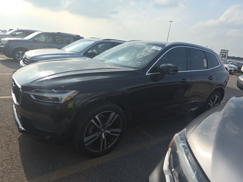 2018 Volvo XC60 Momentum photo