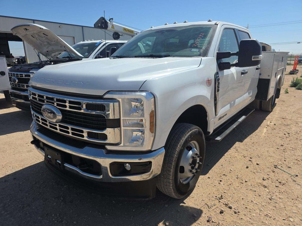 2025 Ford F-350 XLT photo