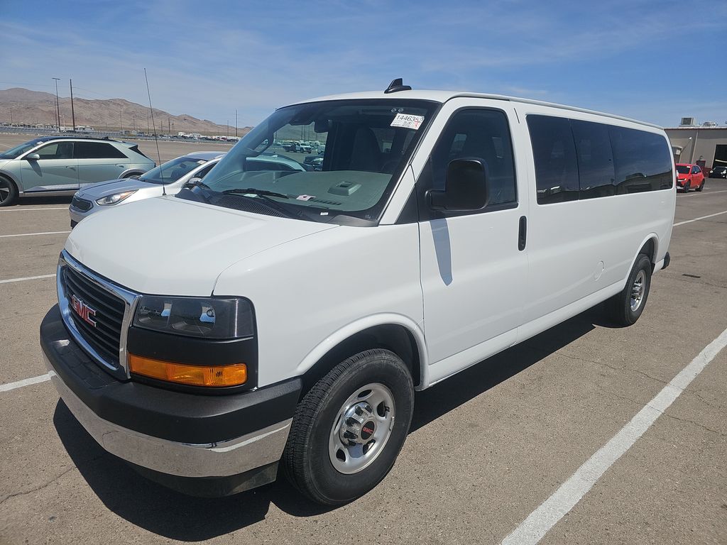 2025 GMC Savana 3500 LT photo