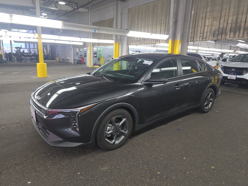 2025 Kia K4 LXS photo