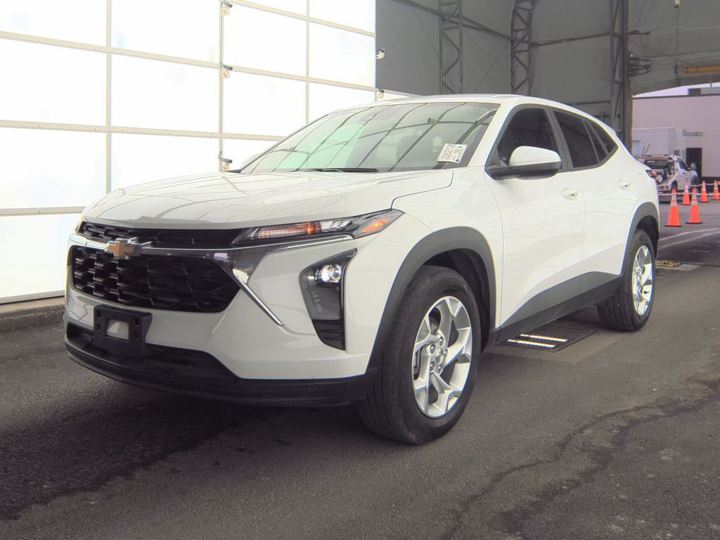 2025 Chevrolet Trax LS photo