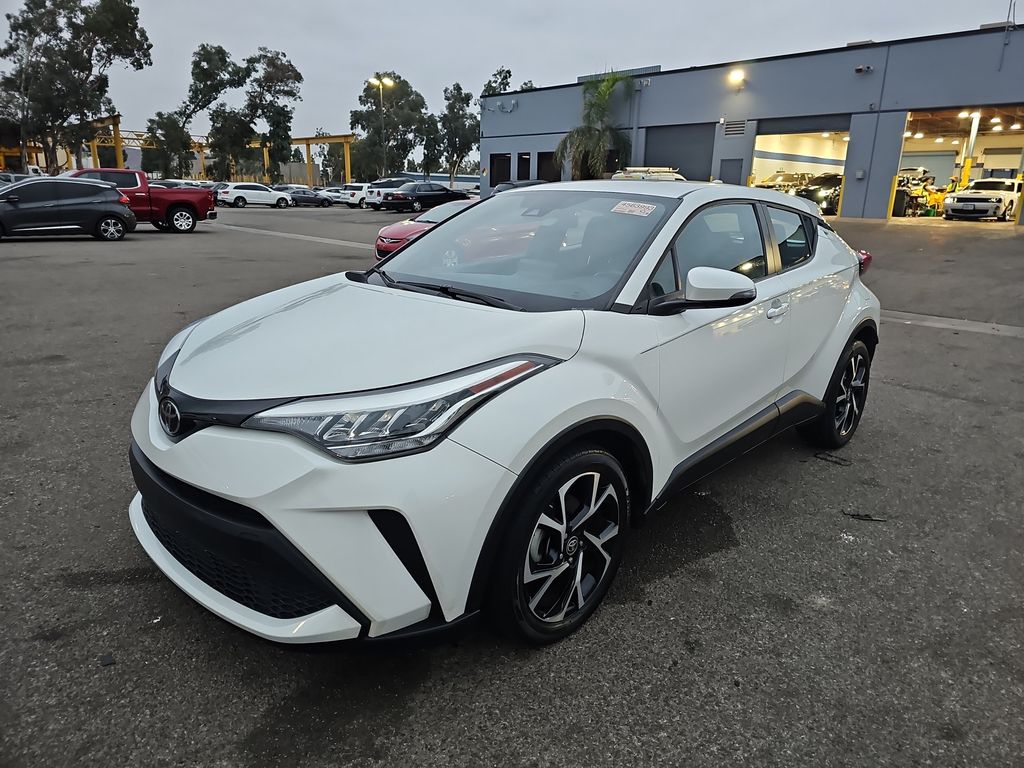 2021 Toyota C-HR XLE photo
