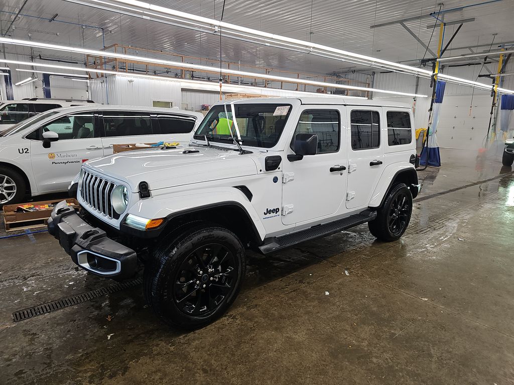 2025 Jeep Wrangler Sahara photo