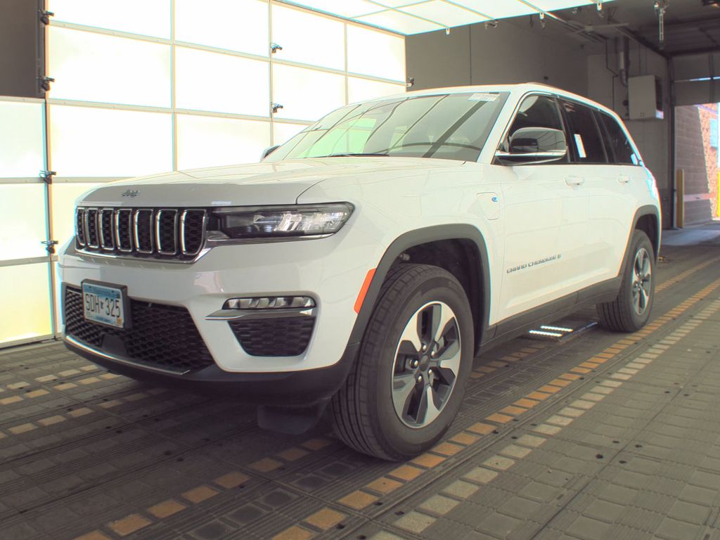 2025 Jeep Grand Cherokee photo