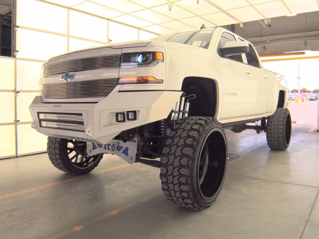 2017 Chevrolet Silverado 1500 LT photo
