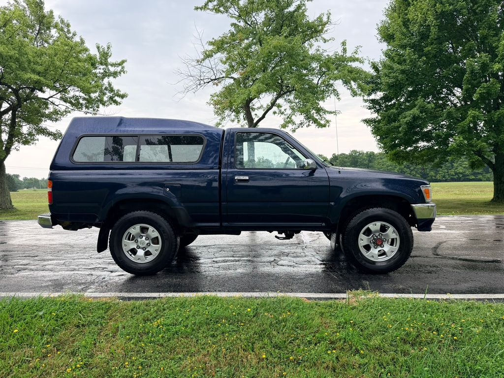 1993 Toyota Pickup Deluxe photo