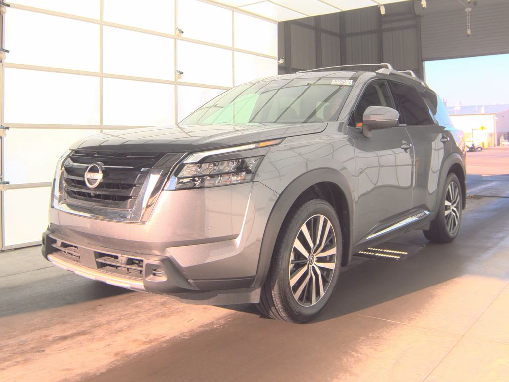 2025 Nissan Pathfinder Platinum photo