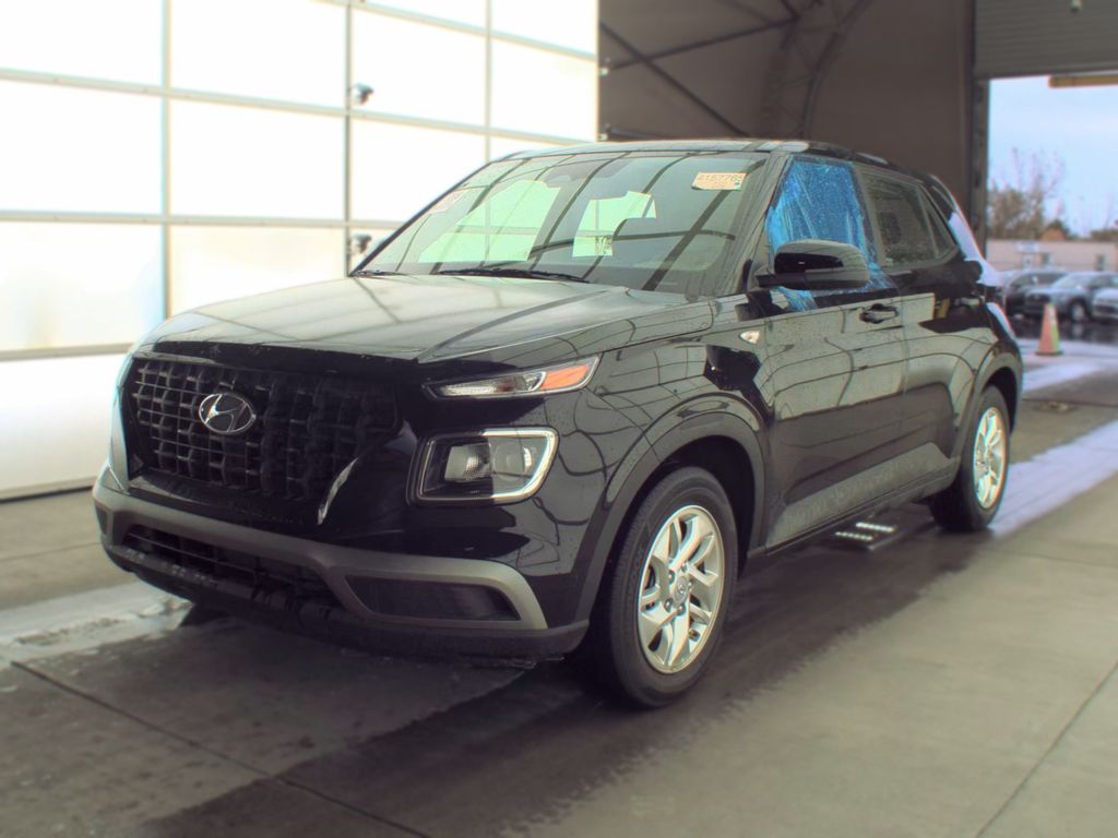 2025 Hyundai Venue SE photo