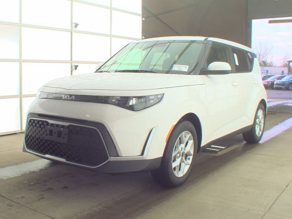 2025 Kia Soul LX photo