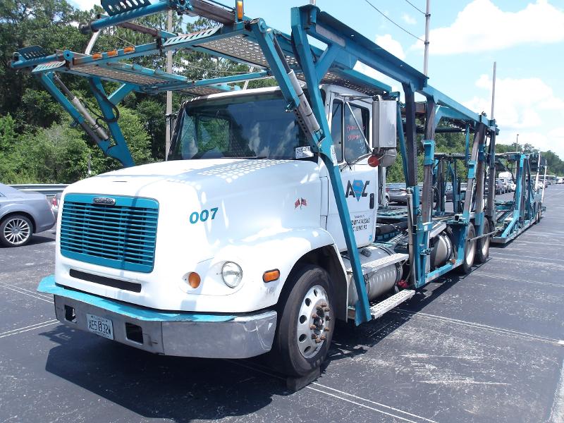 2000 Freightliner Medium Conventi photo