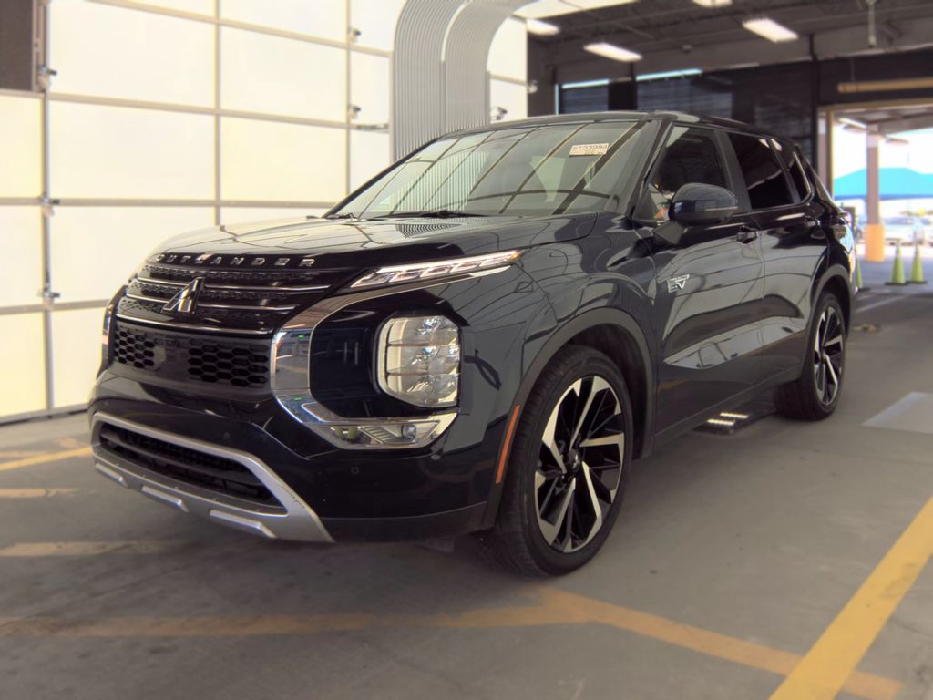 2025 Mitsubishi Outland LE photo