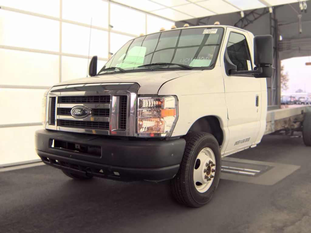 2011 Ford E-450 Cutaway photo