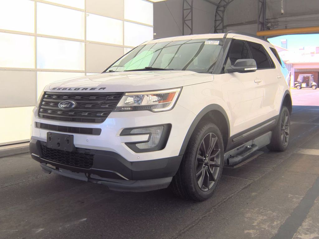 2017 Ford Explorer XLT photo