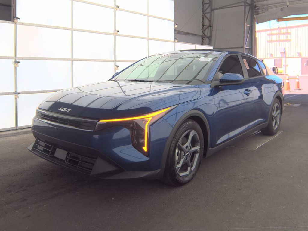 2025 Kia K4 LXS photo