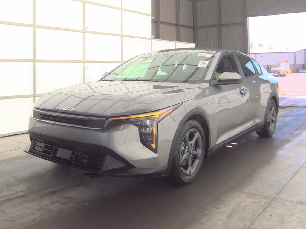 2025 Kia K4 LXS photo