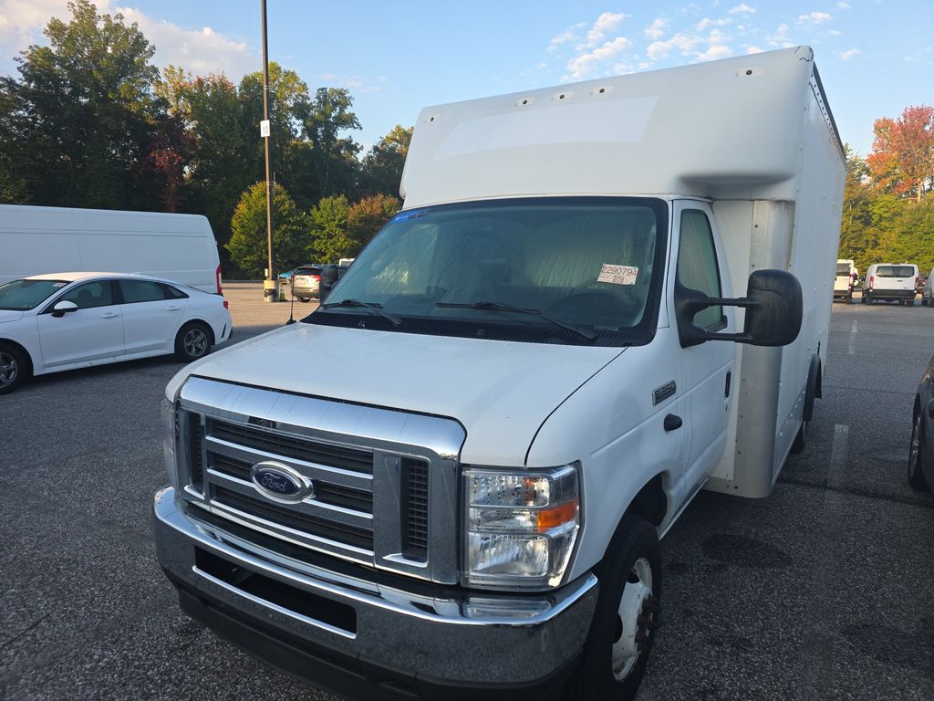 2021 Ford E-350 Cutaway photo